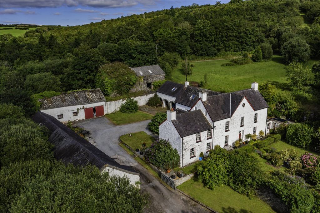 8 bed detached house for saleFerryside, Ferryside, Carmarthenshire SA17