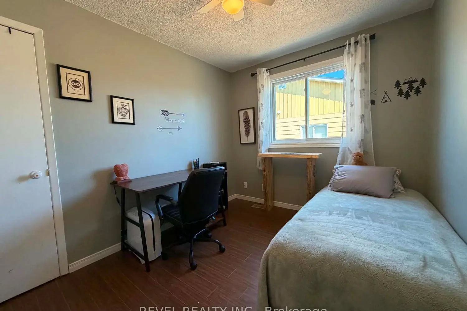 Additional image 9 of 894 Suzanne Street