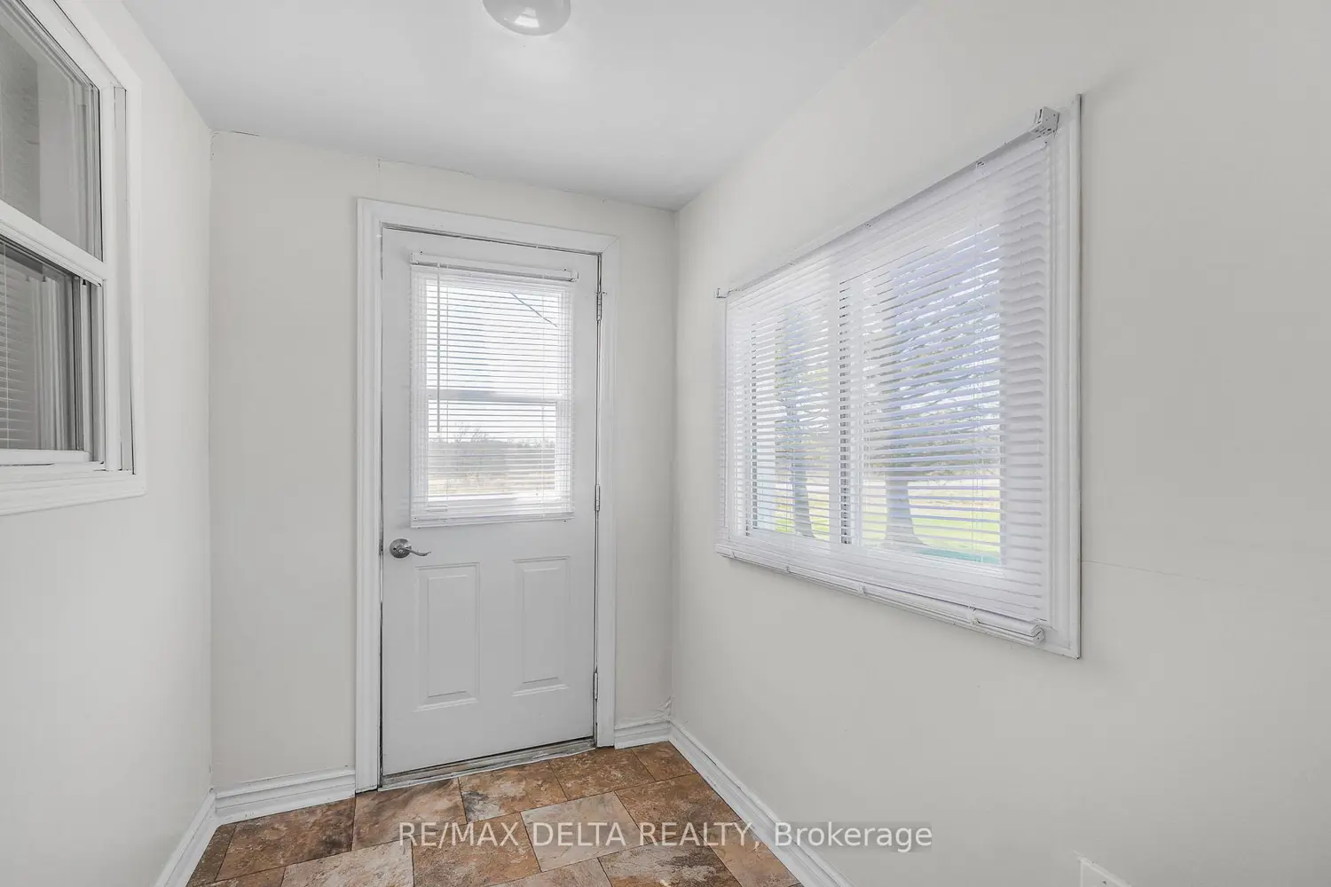 3697 Etienne Road photo 4