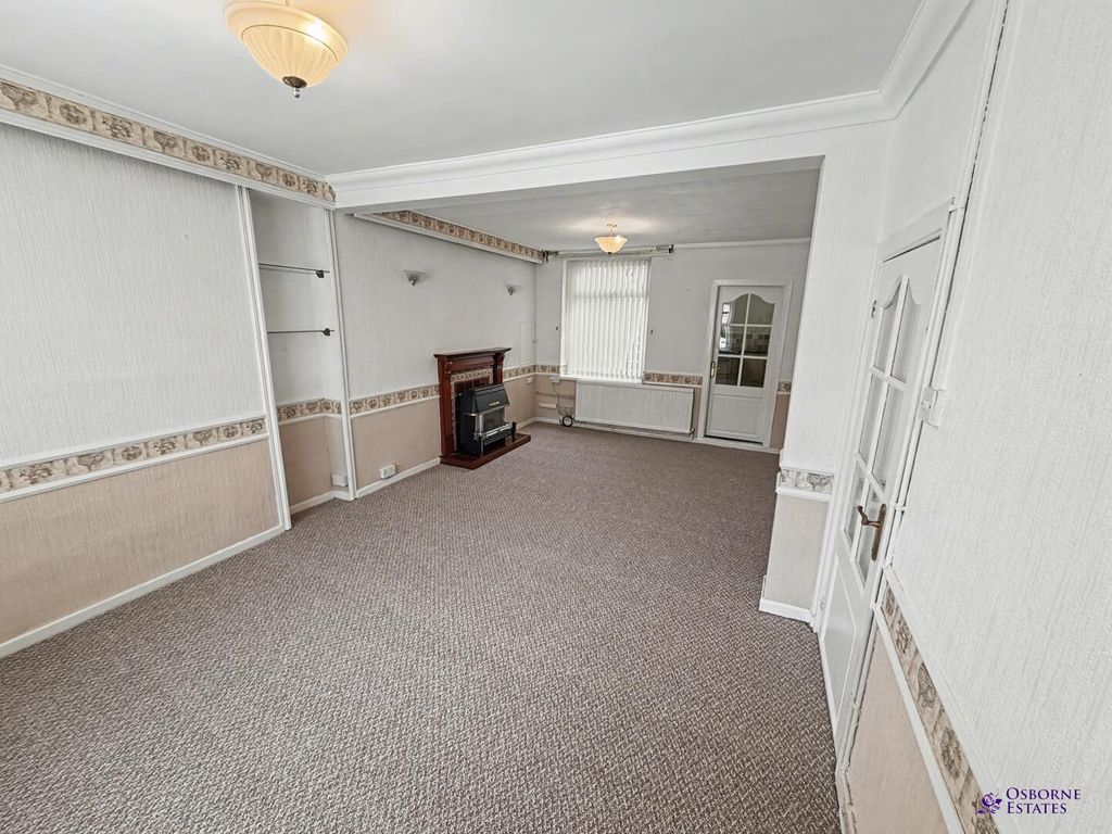 3 bed property for saleDuffryn Street, Ferndale CF43 photo 4