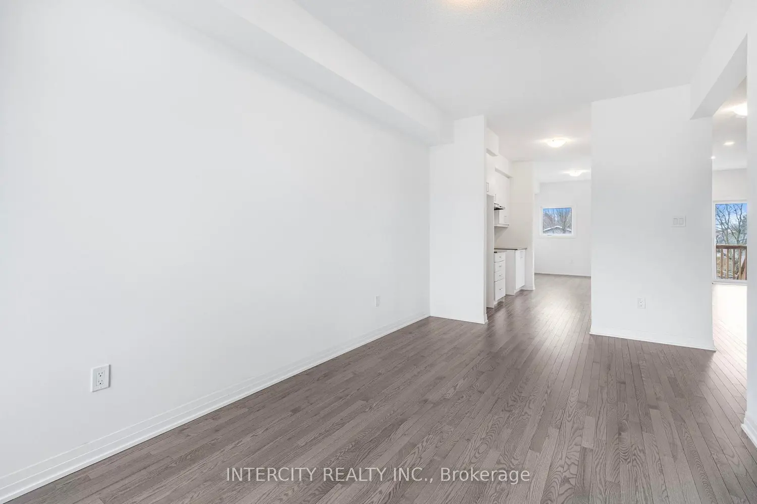 345 Quebec Street photo 3