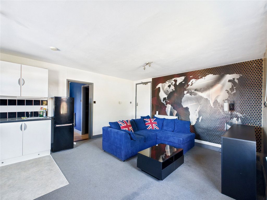 Additional image 8 of 1 bed flat for salePrinces Road, Felixstowe, Suffolk IP11