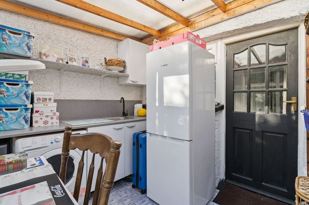 Additional image 13 of 3 bed flat for saleAmersham Road, Gerrards Cross SL9