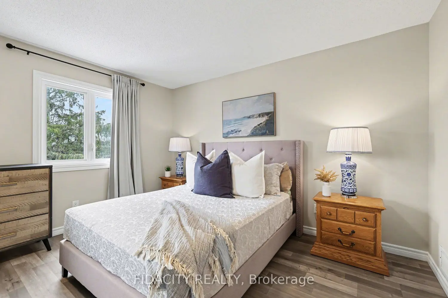1 Kathleen Crescent photo 4