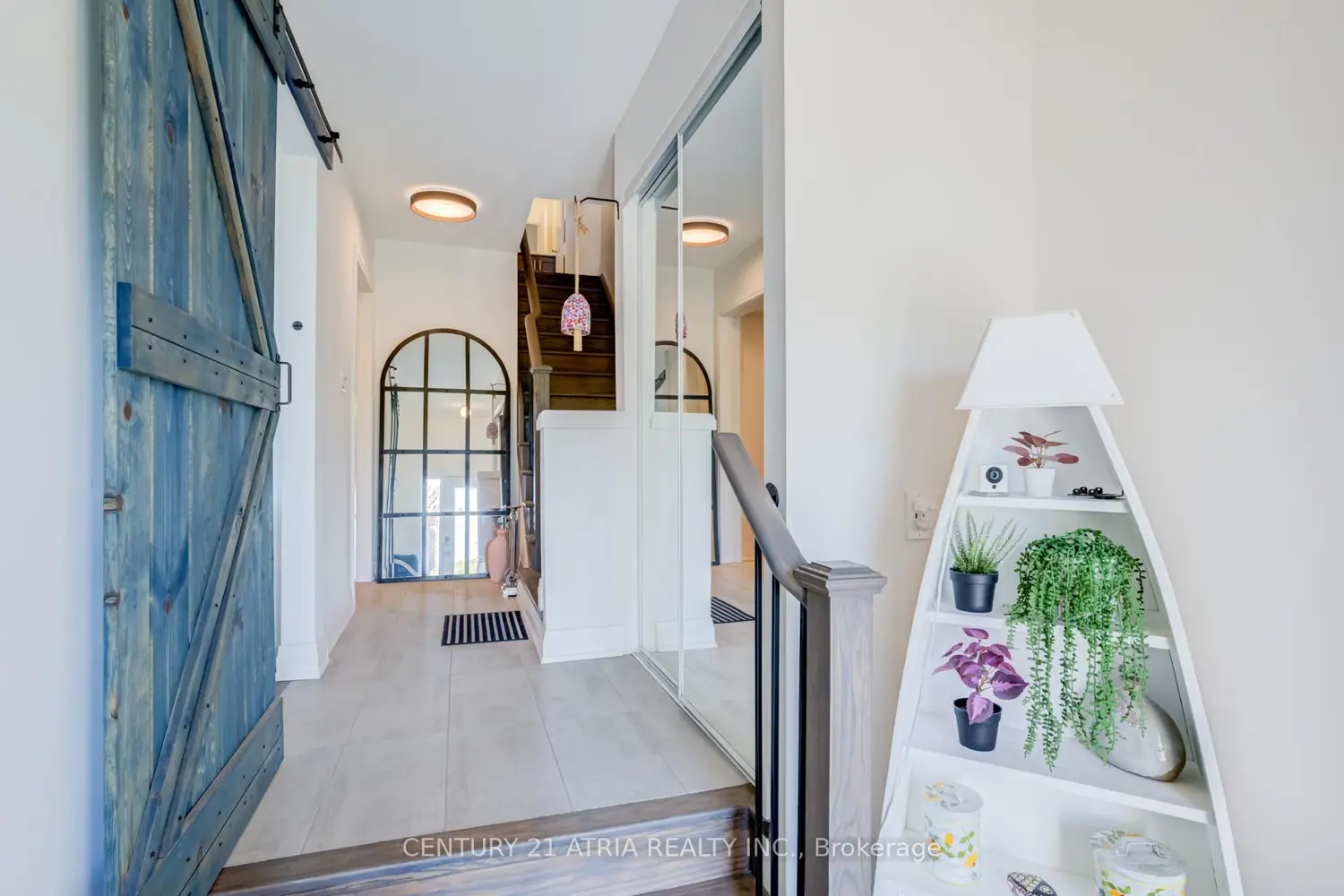 659 Port Darlington Road photo 4