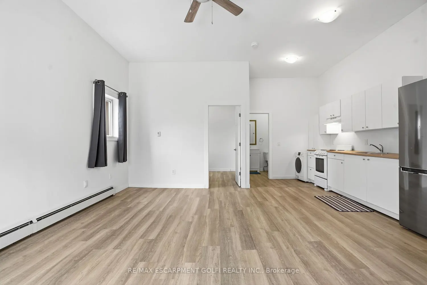14 Avenue Place photo 3