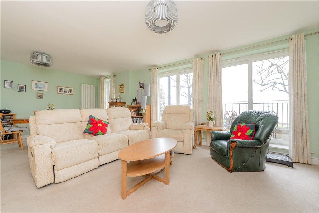 1 bed flat for saleThe Boulevard, Greenhithe, Kent DA9 photo 2