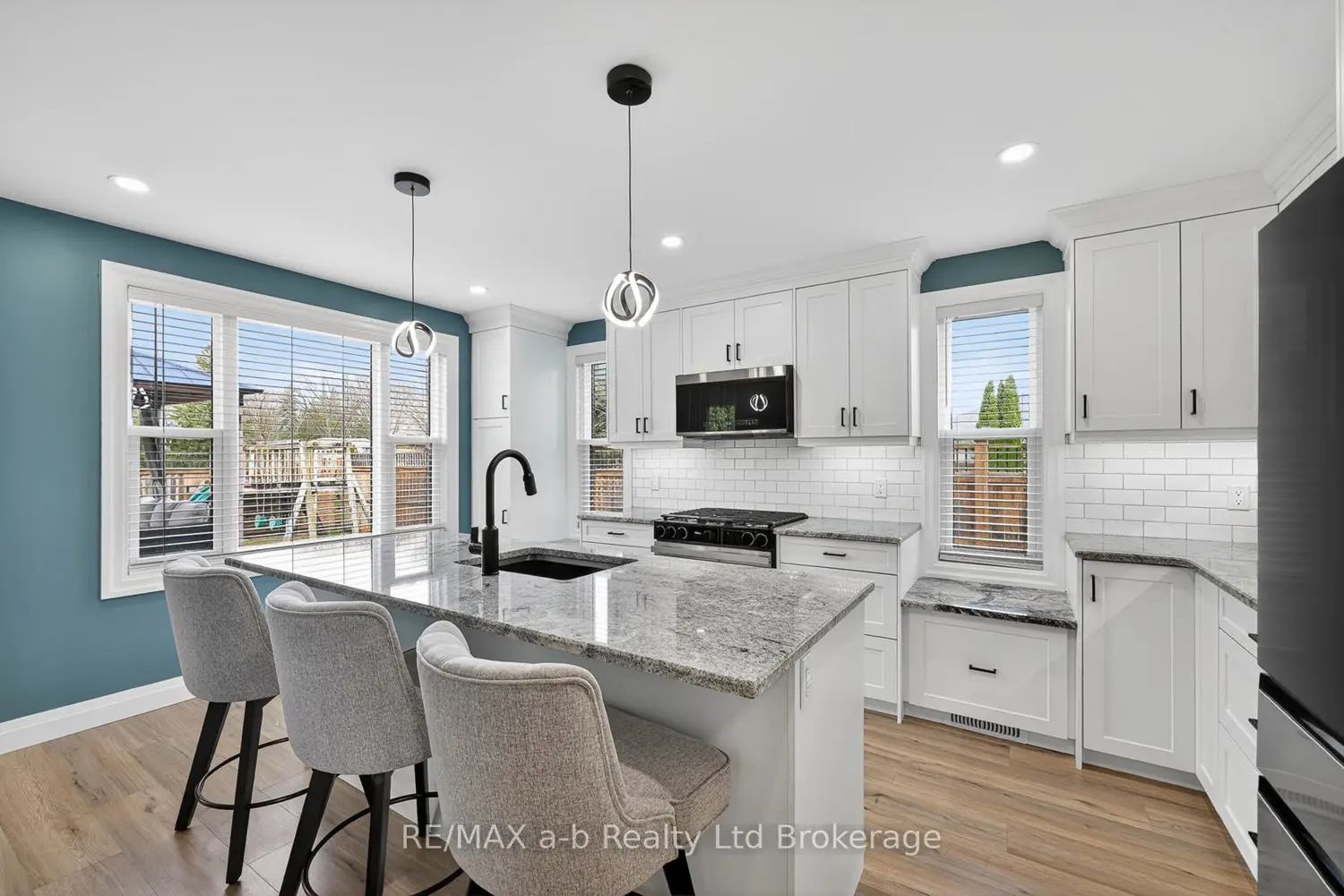 346 Riverview Drive photo 3