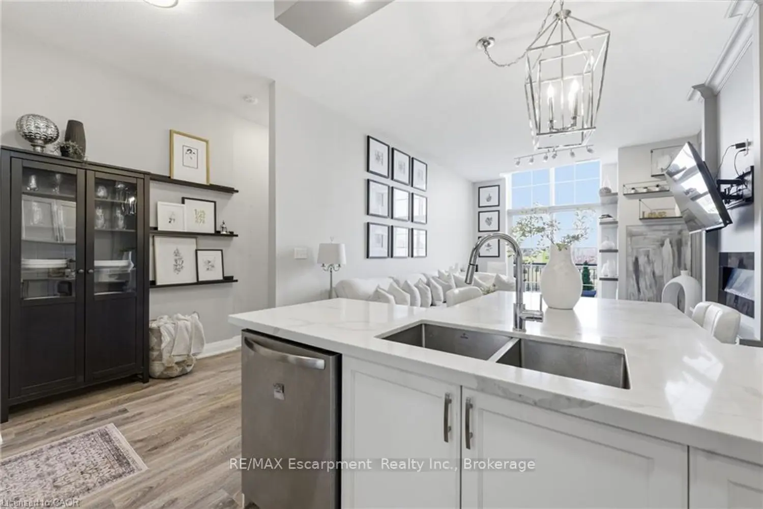 262 Dundas Street 322 photo 2