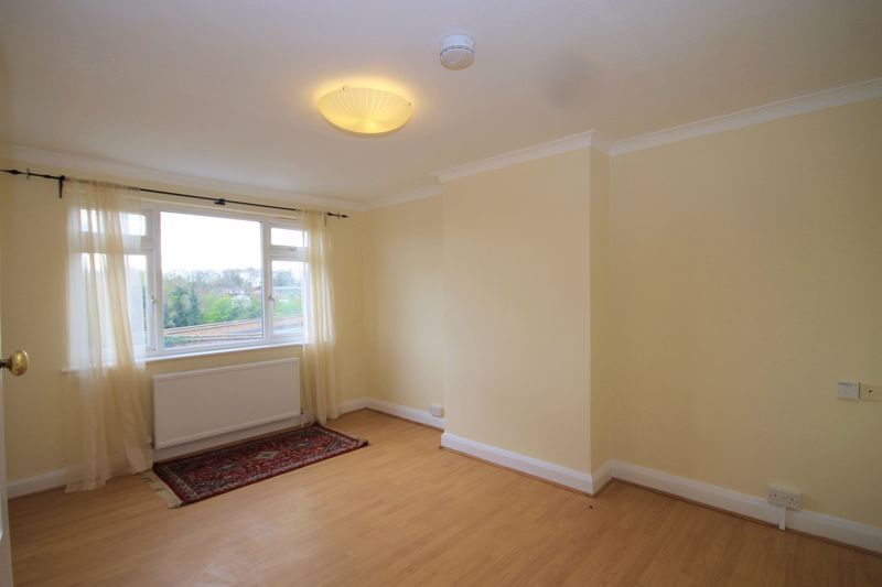 2 bed flat for saleGoring Way, Greenford UB6 photo 5