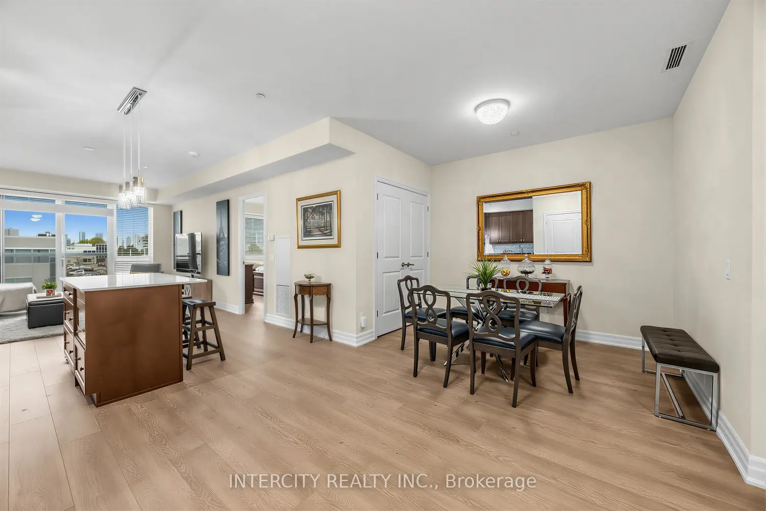 9075 Jane Street 210 photo 5