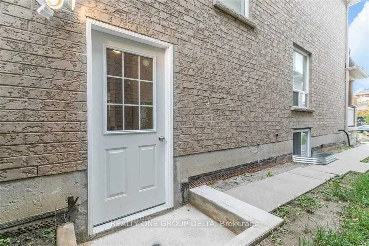 Additional image 18 of 8 Charlemagne Avenue