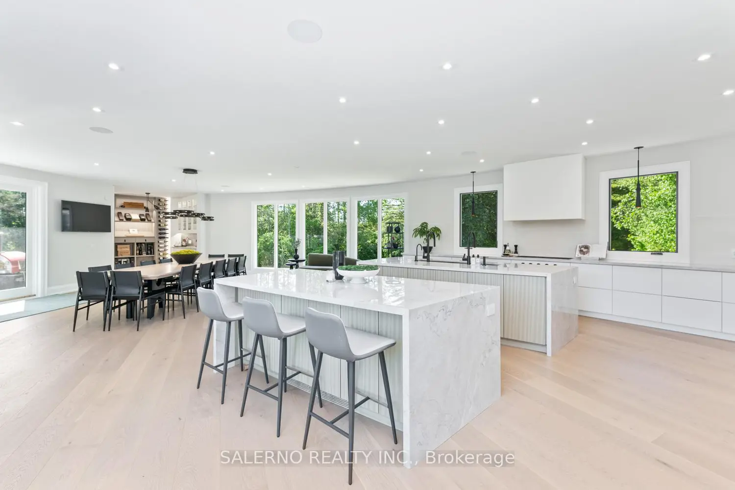 290 Kingscross Drive photo 5