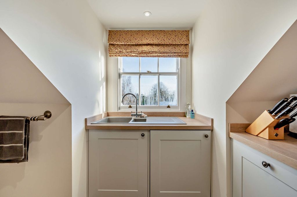 Additional image 6 of 1 bed flat for saleHigh Street, Fairford, Gloucestershire GL7