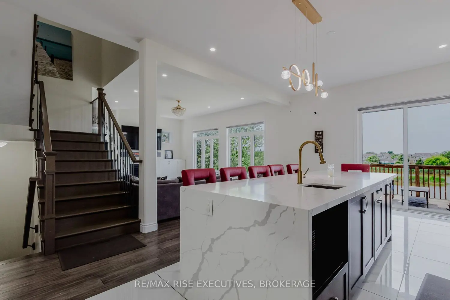 491 Beth Crescent photo 5