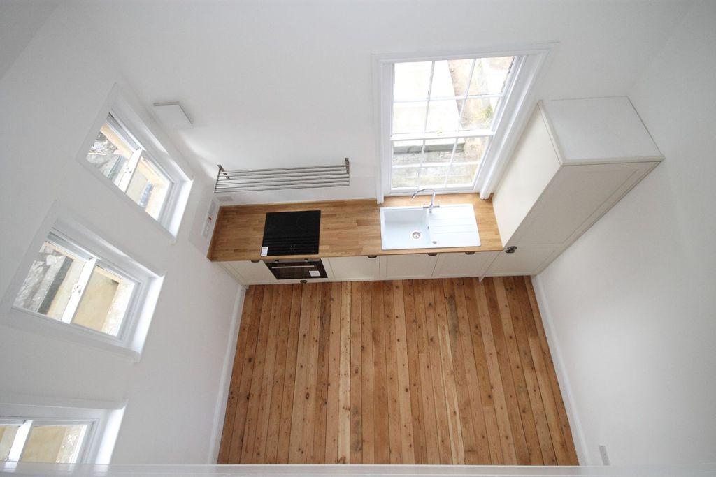 1 bed flat for saleThe Old Postmaster's House, East Street, Faversham ME13 photo 3