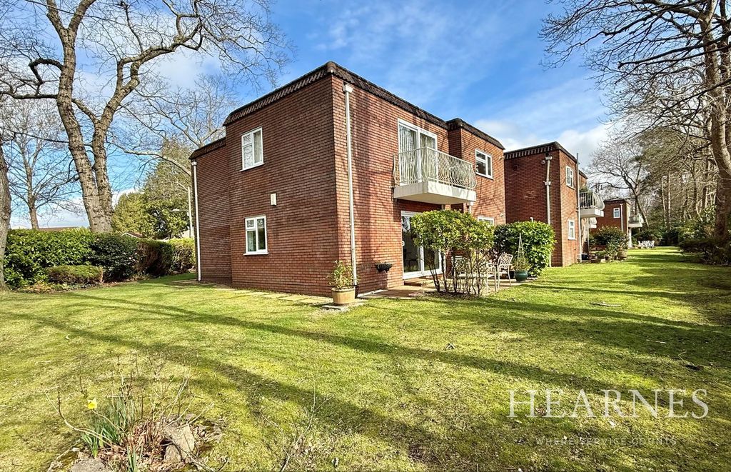 2 bed flat for saleBeaufoys Avenue, Ferndown BH22