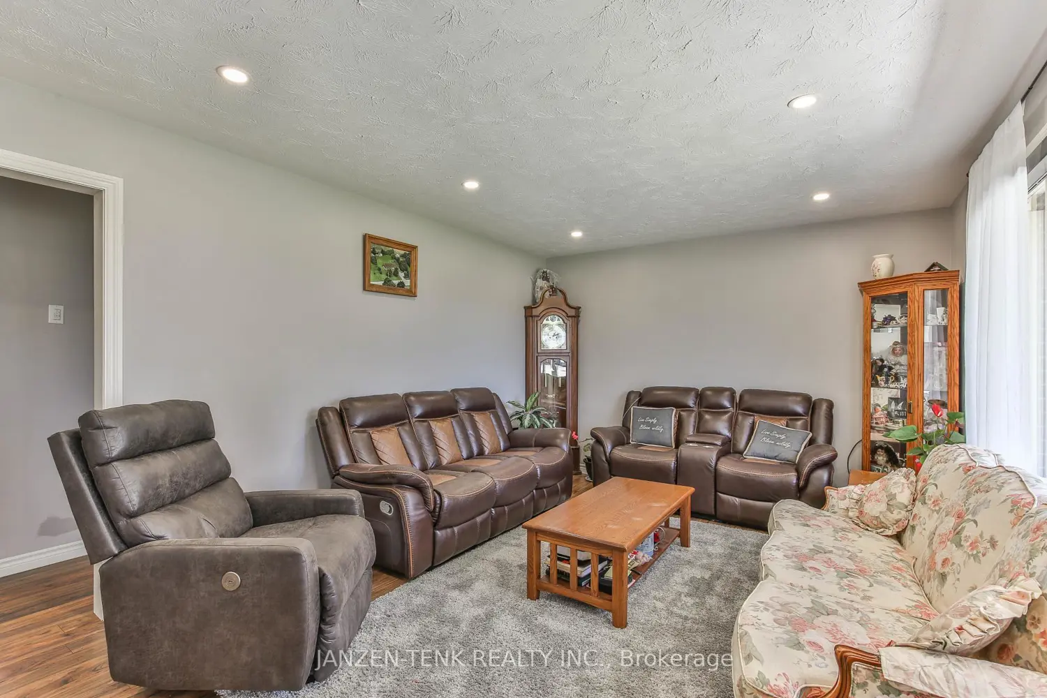 6551 Springfield Road photo 4