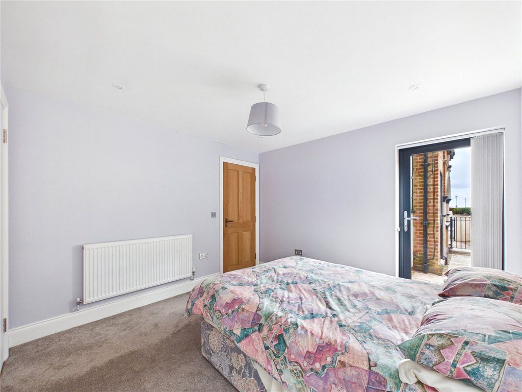 Additional image 13 of 2 bed flat for saleUndercliff Road West, Felixstowe, Suffolk IP11