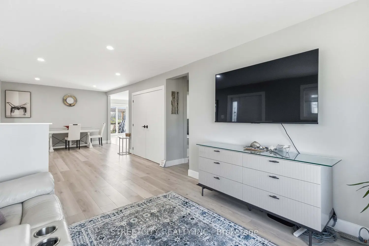 10867 Melrose Drive photo 4