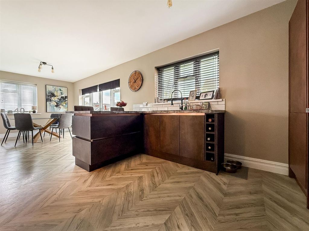 Additional image 6 of 4 bed detached bungalow for saleDore Avenue, Portchester PO16