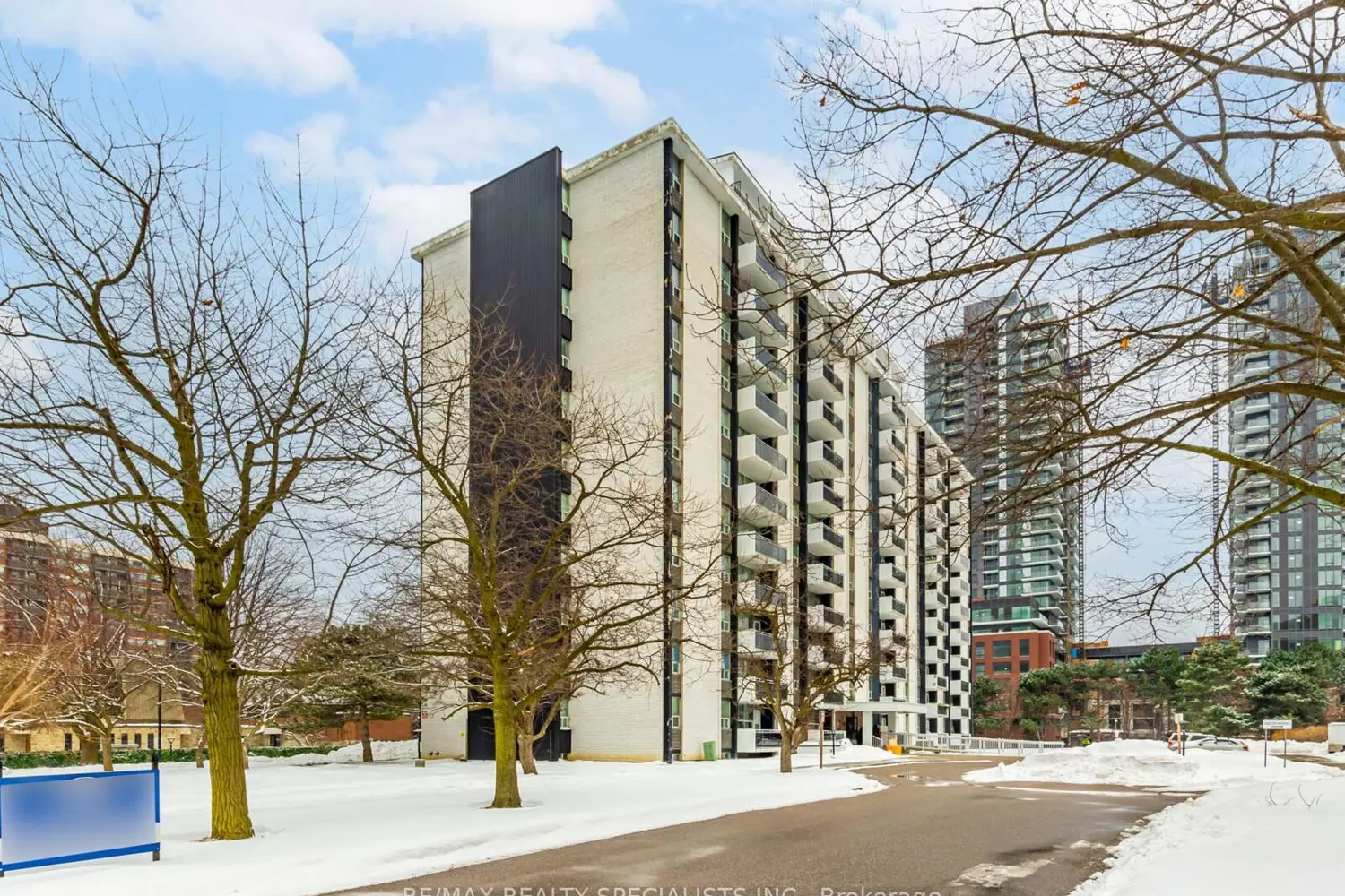 151 La Rose Avenue 401