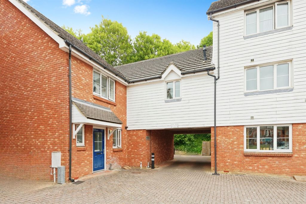 2 bed flat for saleFinch Close, Faversham ME13 photo 4