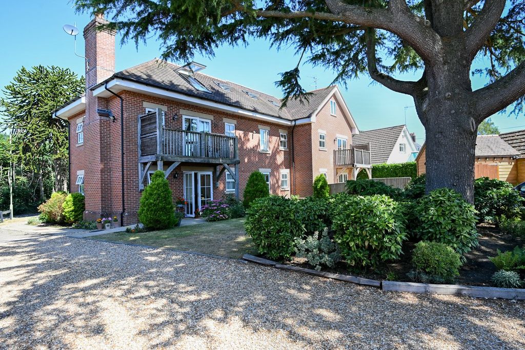 2 bed flat for saleOld Forge Close, Ringwood BH24