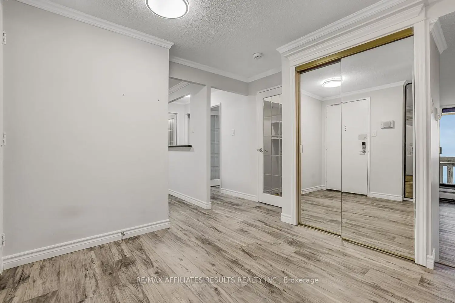 Additional image 5 of 415 Greenview Avenue 1609