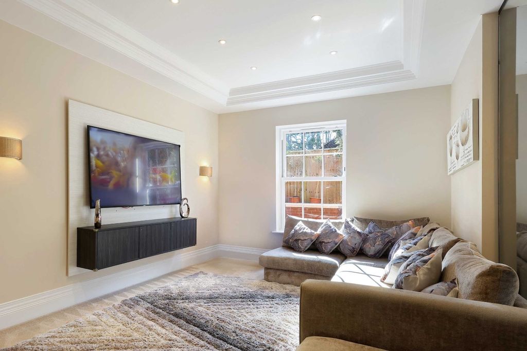 Additional image 5 of 5 bed detached house for saleValley Way, Gerrards Cross, Buckinghamshire SL9