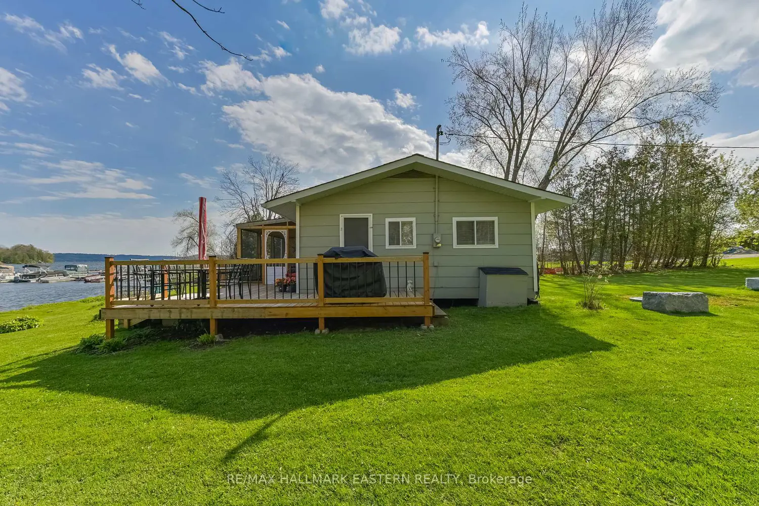 1095 Island View Drive photo 2