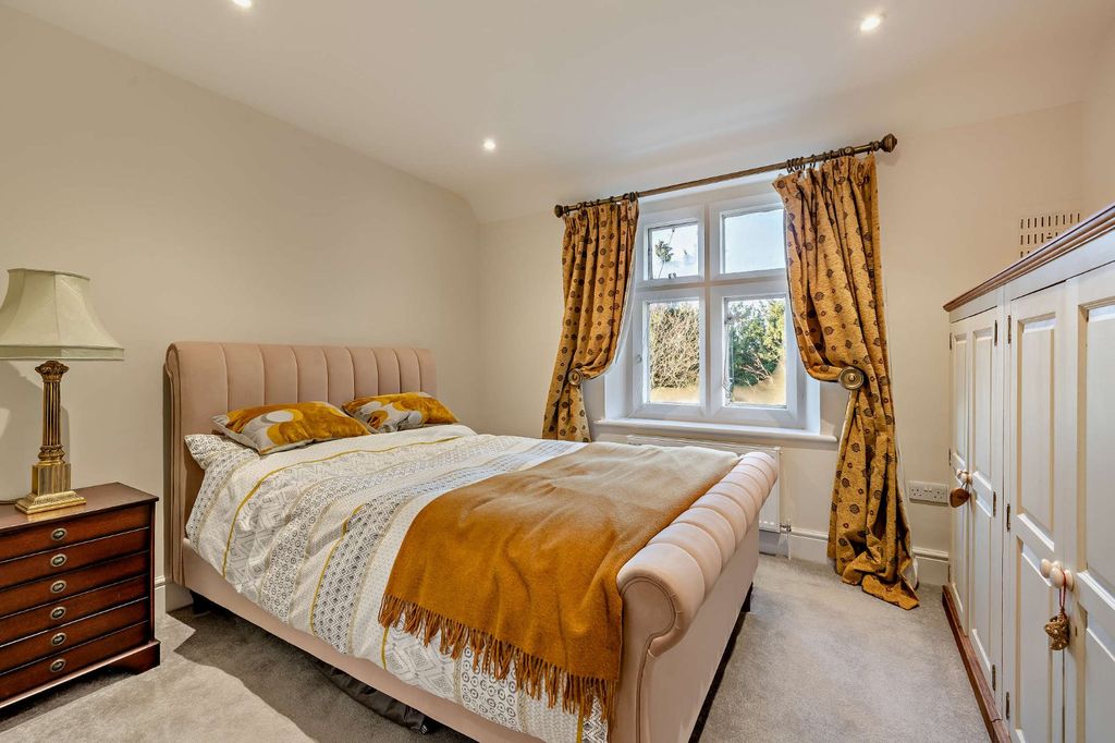 Additional image 8 of 1 bed flat for saleHigh Street, Fairford, Gloucestershire GL7
