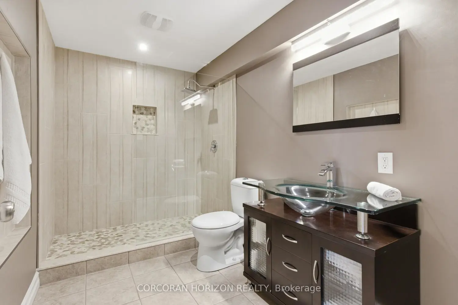 905 Marigold Court photo 5