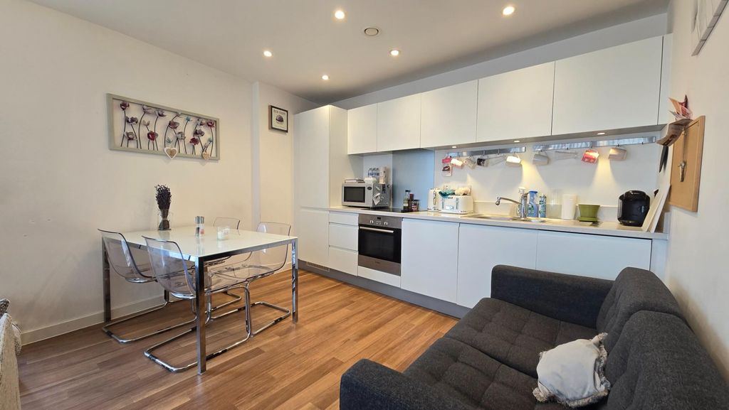 2 bed flat for saleWainwright Avenue, Greenhithe DA9