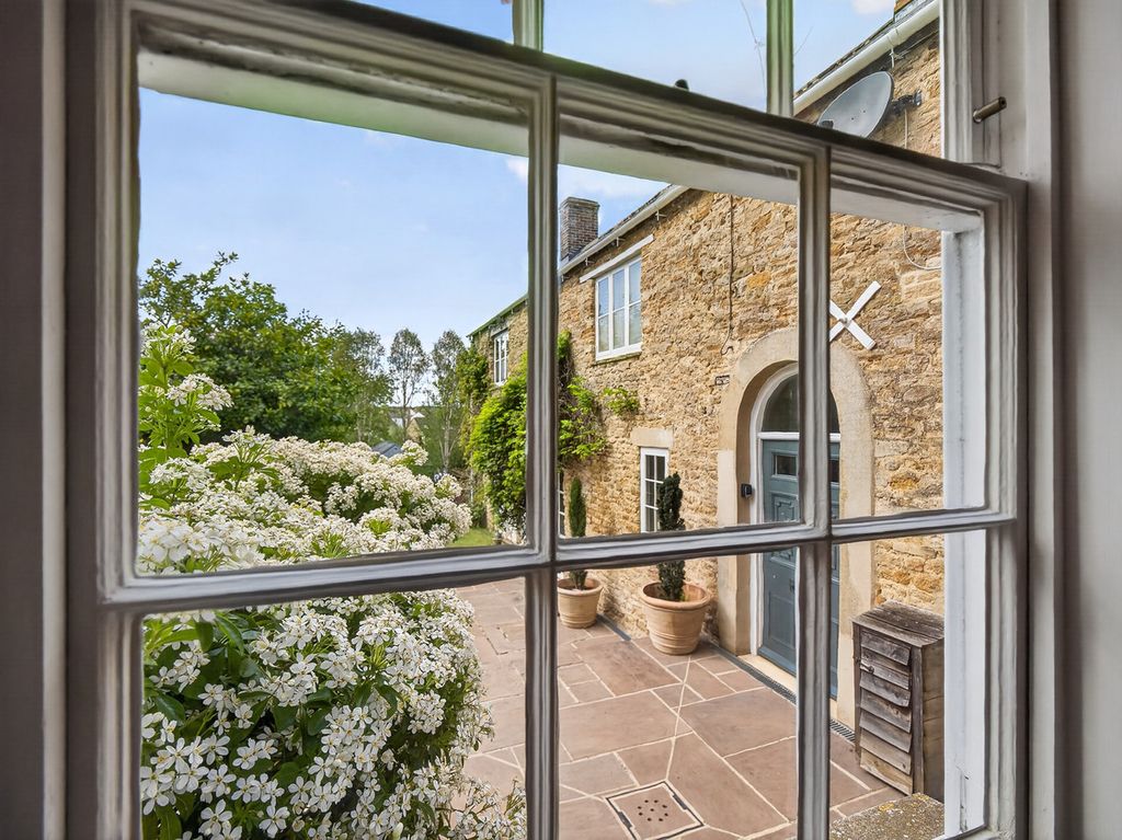 Additional image 10 of 6 bed detached house for saleMarket Place, Faringdon, Oxfordshire SN7