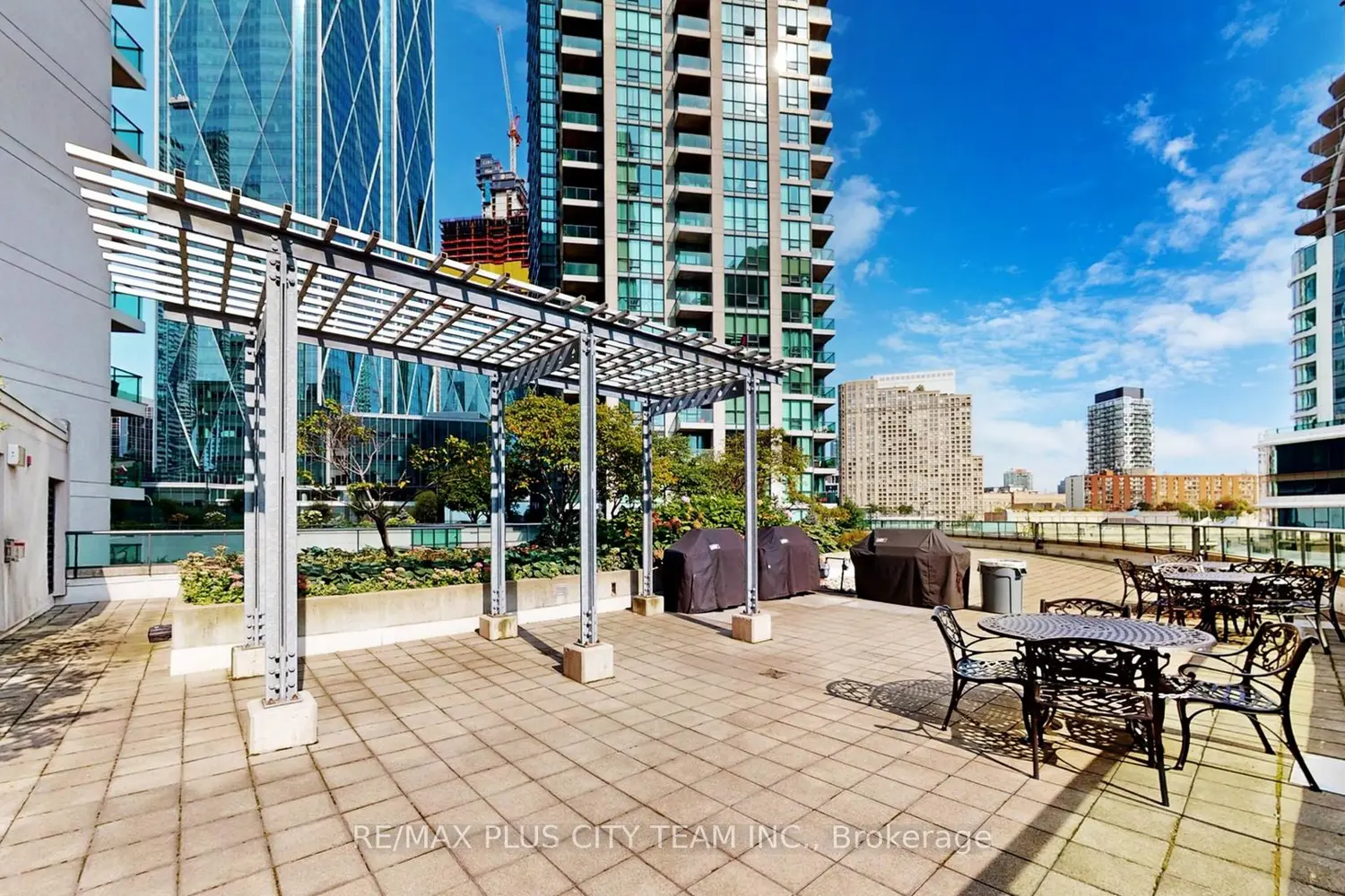 Additional image 5 of 16 Yonge Street 303