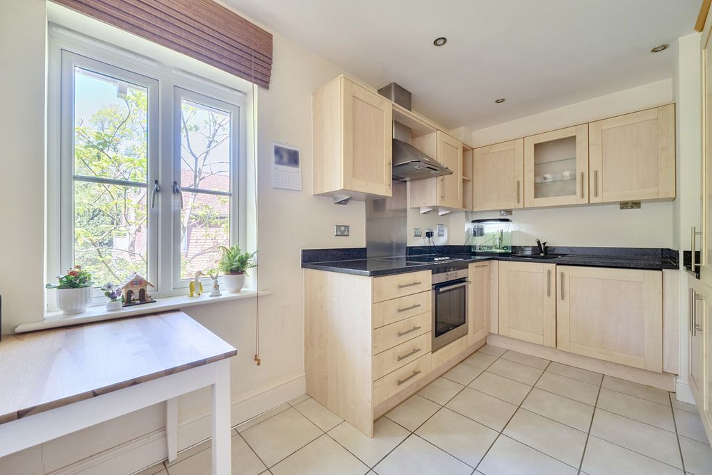 Additional image 3 of 2 bed flat for salePackhorse Road, Gerrards Cross, Buckinghamshire SL9