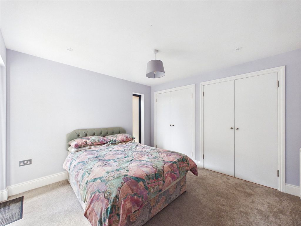 Additional image 5 of 2 bed flat for saleUndercliff Road West, Felixstowe, Suffolk IP11