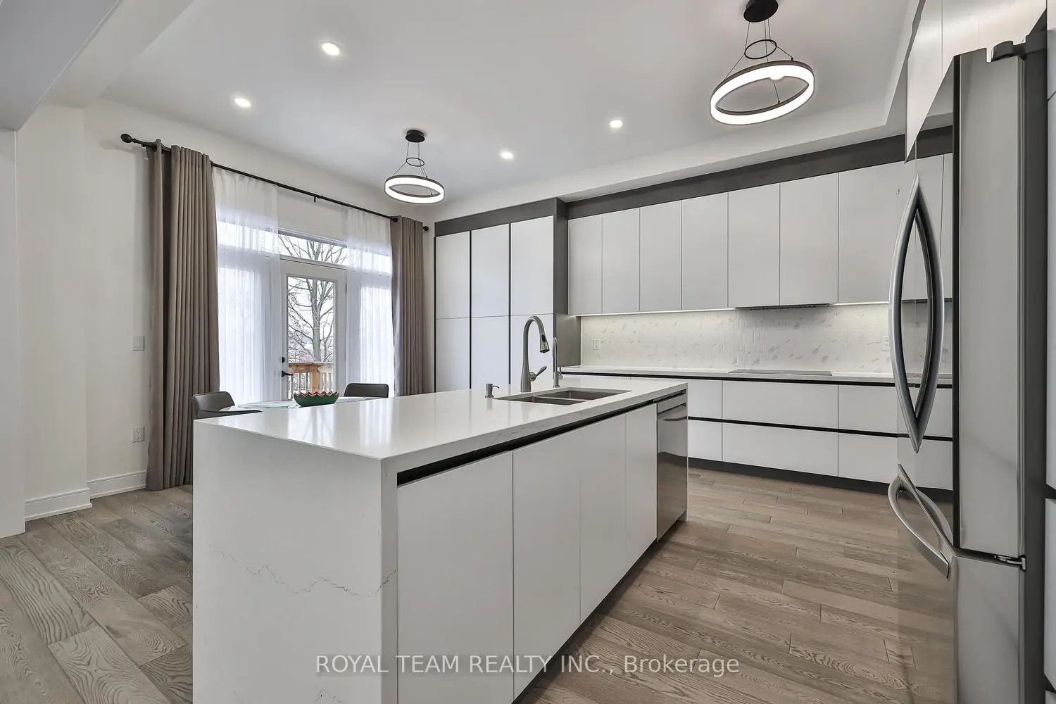 1361 Blackmore Street photo 3