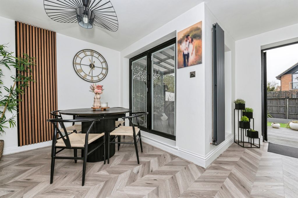 5 bed semi-detached house for saleOrchard Drive, Grays RM17