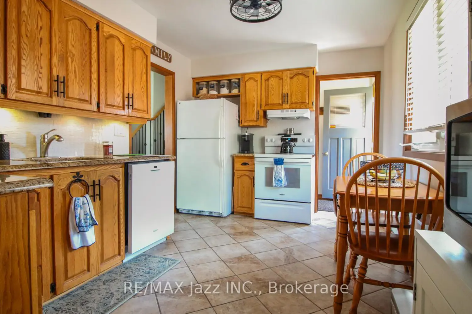 330 Nipigon Street photo 3