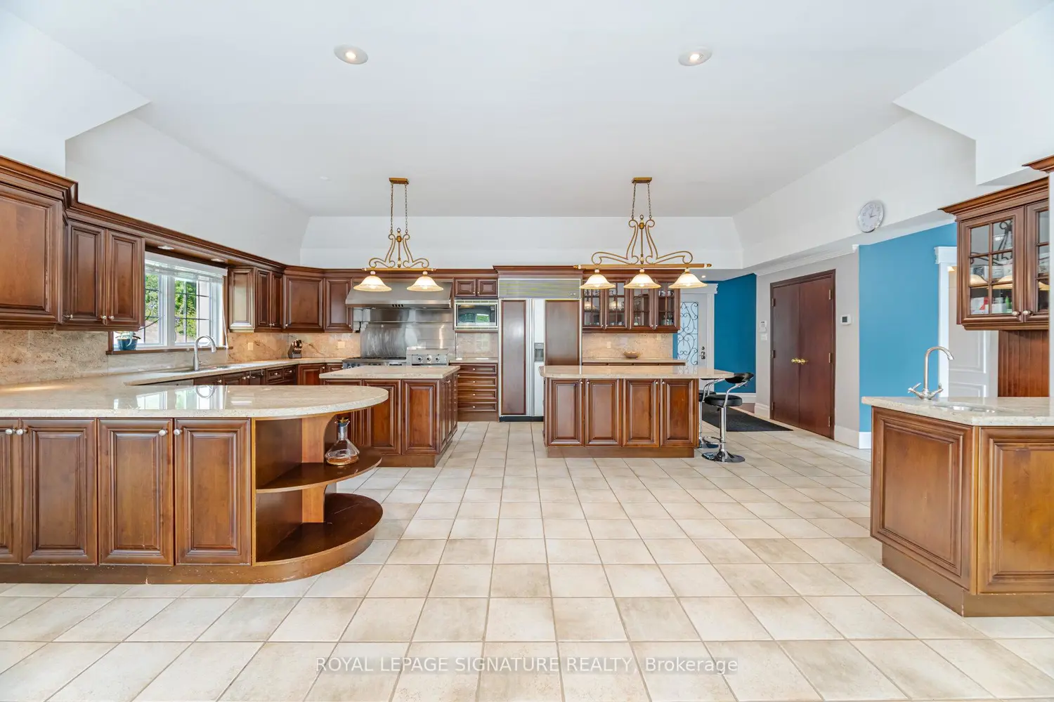 15634 Mountainview Road photo 4