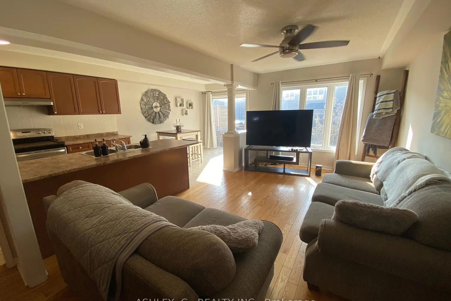 104 James Govan Drive photo 4