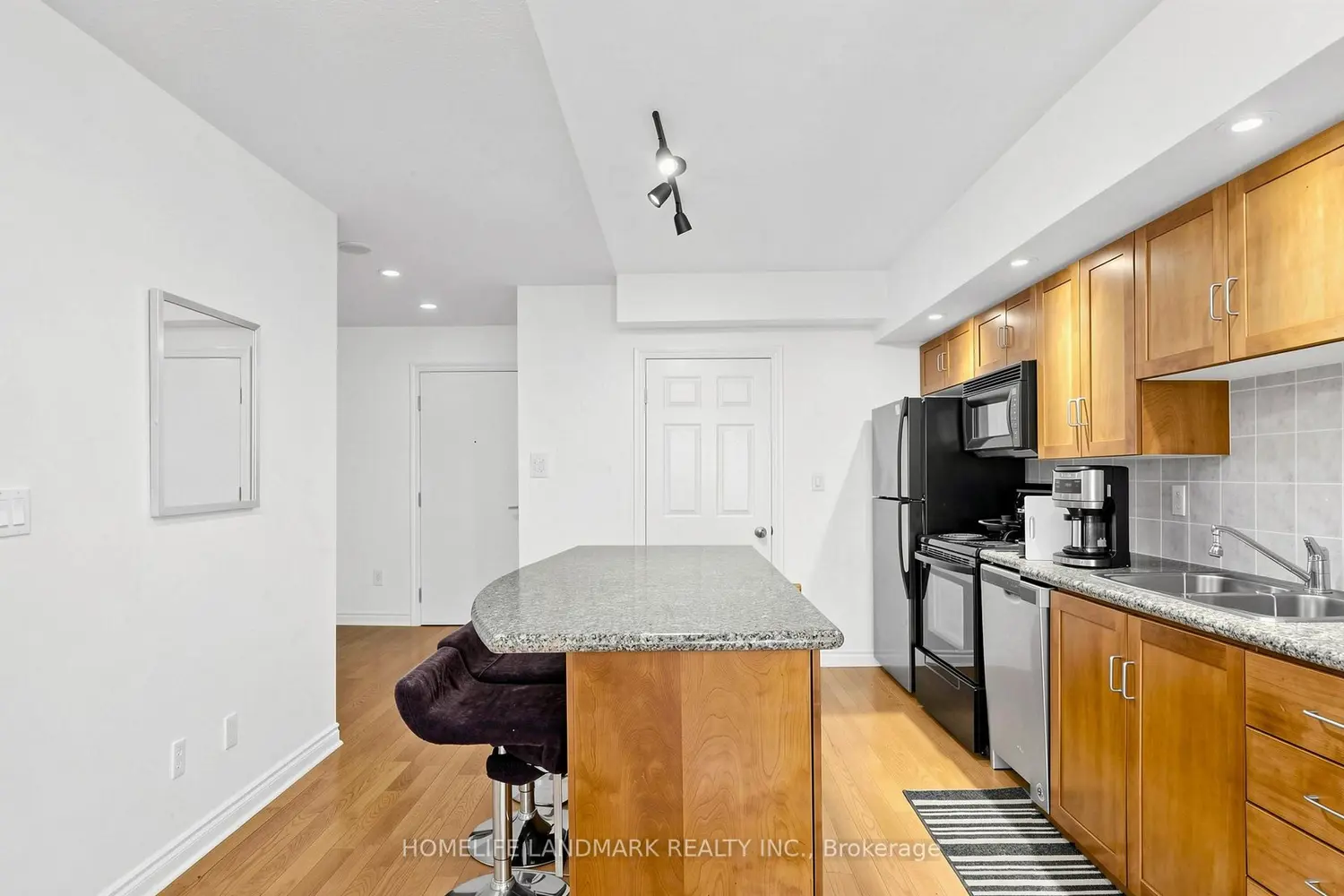 Additional image 5 of 270 Wellington Street 1124