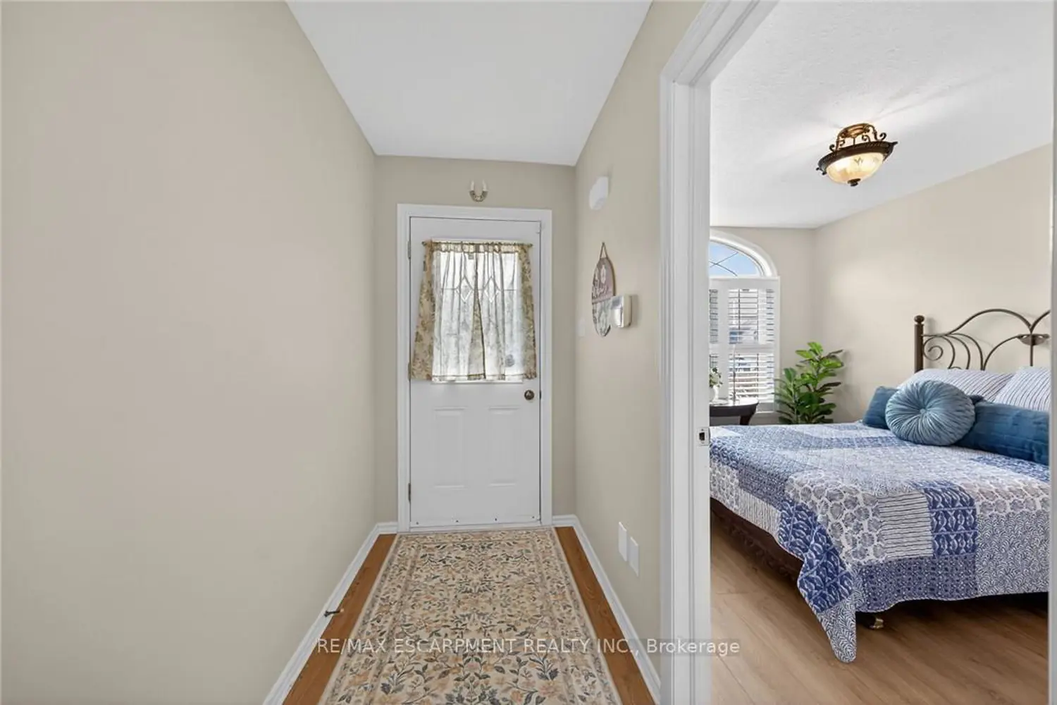 510 Queensway Street 33