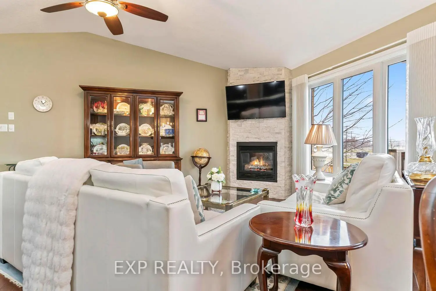 2100 Denview Avenue 14 photo 4