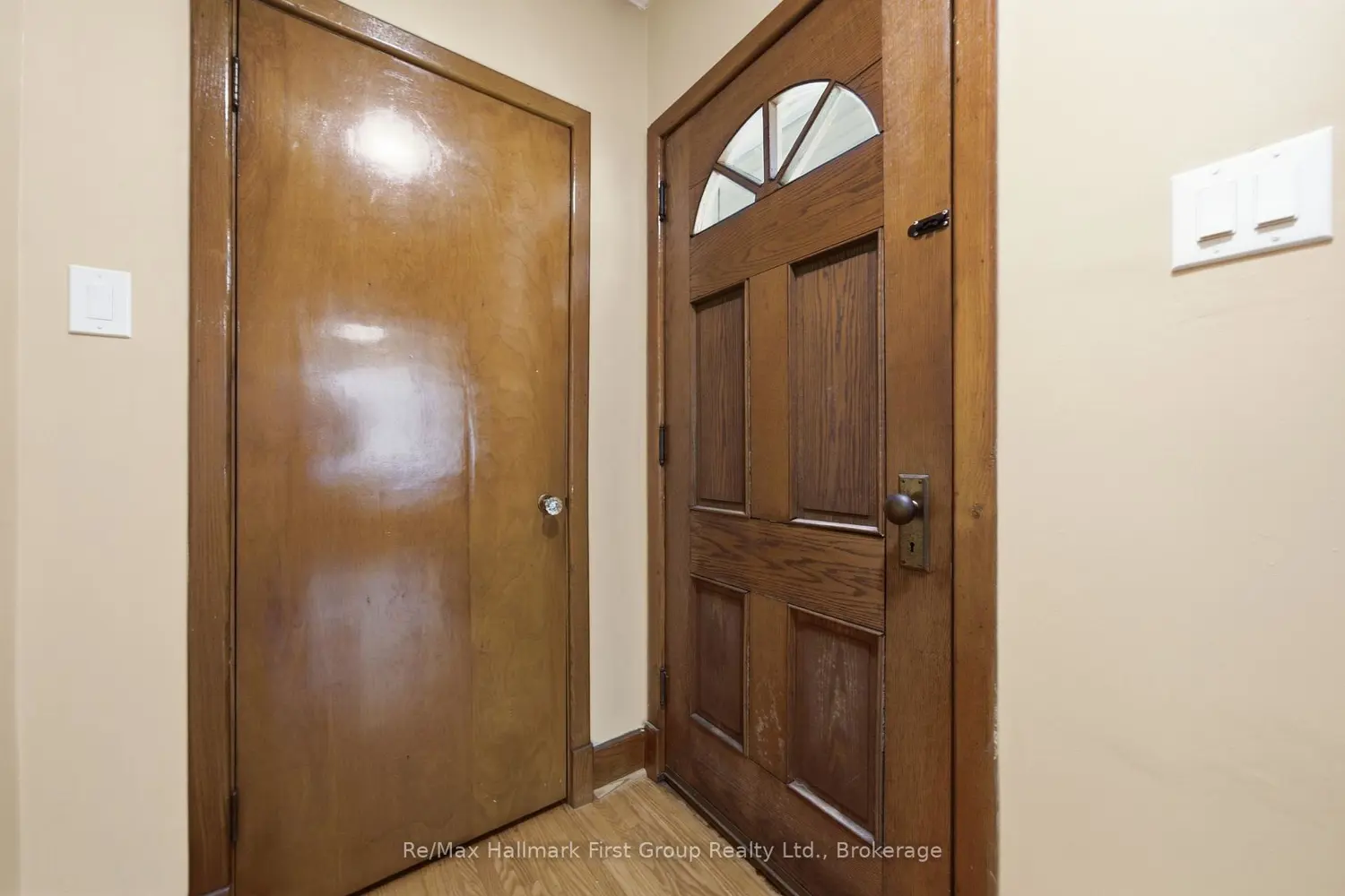 5283 Hillview Drive photo 4