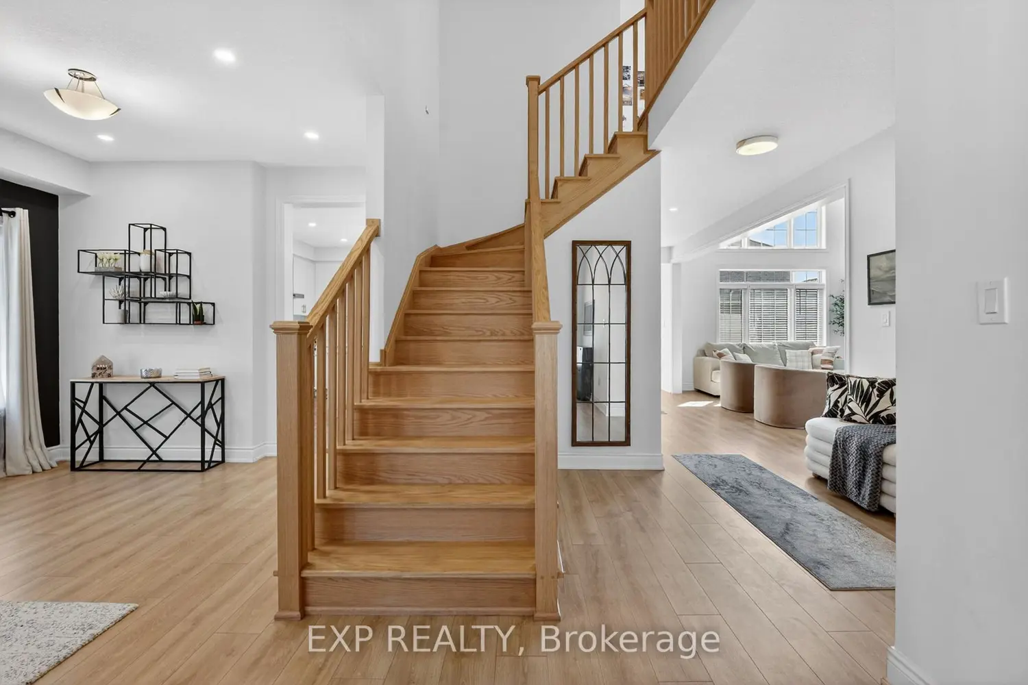 14 Venture Way photo 2