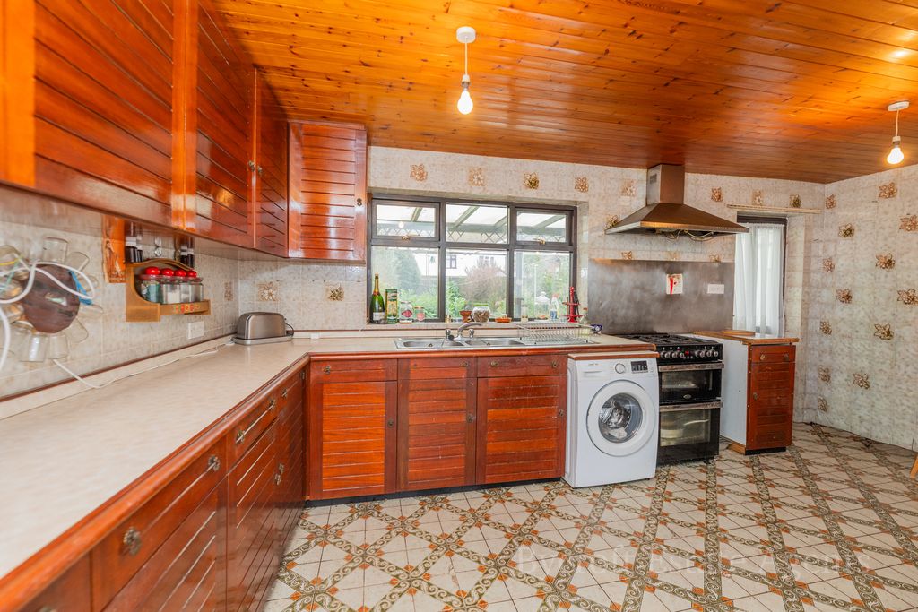 Additional image 4 of 3 bed semi-detached house for saleCollingwood Road, Great Yarmouth NR30