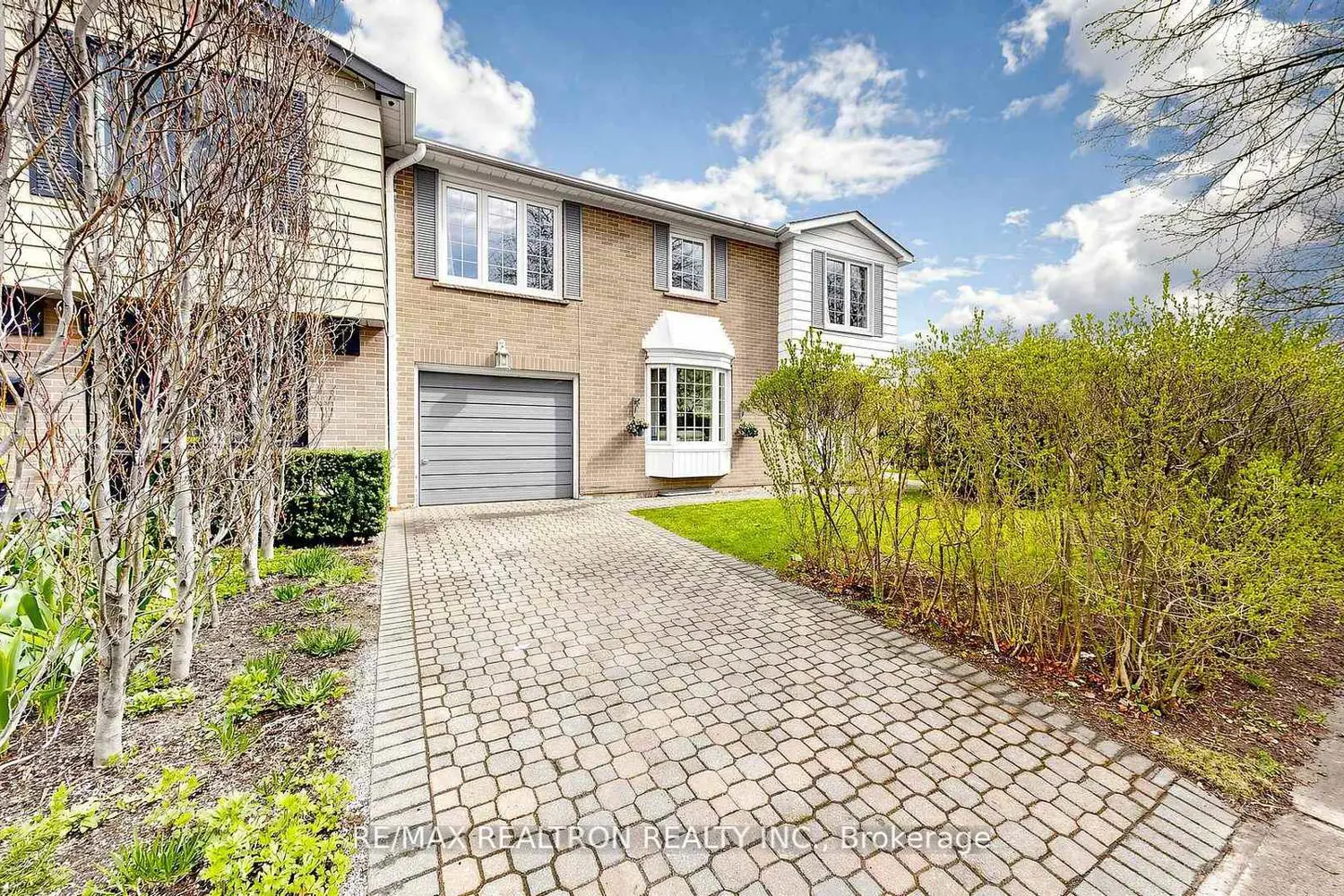 135 Avenue Road photo 2